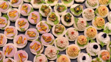 Parmak yiyecekleri, yemek servisi.