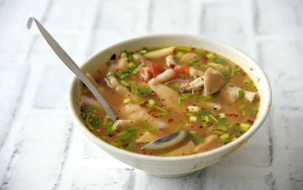 Kurczak nogi pikantna zupa, Thai pikantne jedzenie — Zdjęcie stockowe