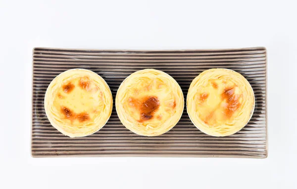 Tarta Jajeczna Tradycyjny Deser Portugalski Talerzu Odizolowanym Białym Tłem — Zdjęcie stockowe