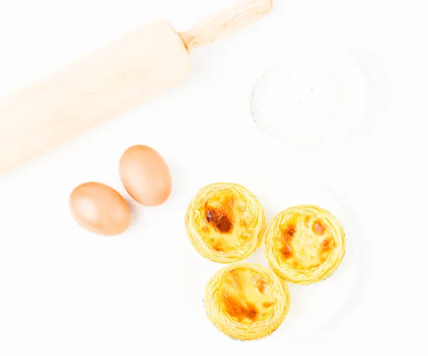 Яєчні Пироги Яйця Інші Інгредієнти Інструменти Білому Тлі — стокове фото