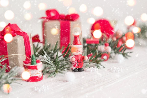 Decoração de Natal para cartões de saudação com brinquedos e presentes de Natal — Fotografia de Stock