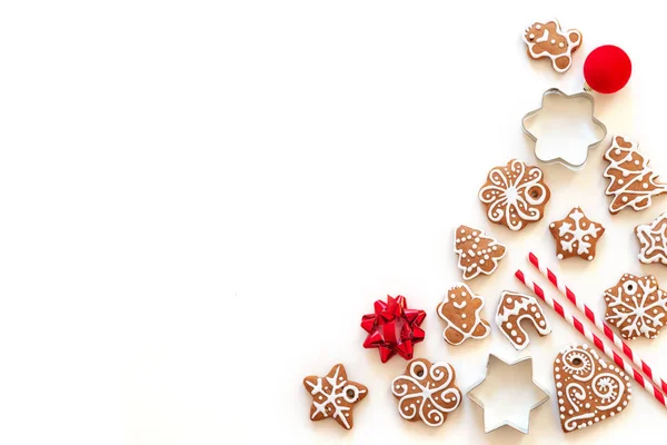 Kue roti jahe Natal di latar belakang putih — Stok Foto