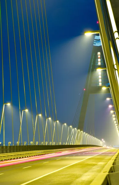 Puente moderno por la noche —  Fotos de Stock