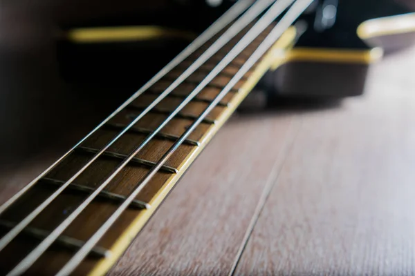 Test-a klasszikus fekete-basszus gitár — Stock Fotó