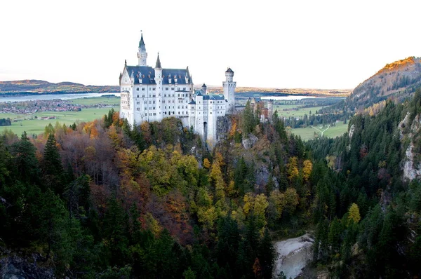 Schloss Neuschwanstein bei München an einem Herbsttag — Stockfoto