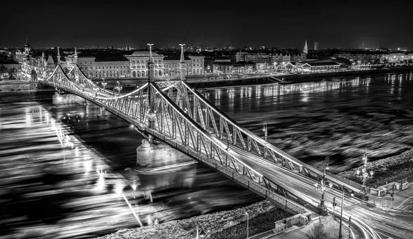 Glace coulant sur le Danube à Budapest, Hongrie — Photo