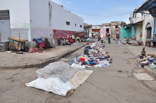 Rabat, Marokko - Oktober 04: Einheimische verkaufen auf der — Stockfoto