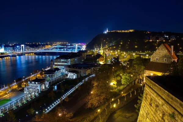 Річки Дунай в Будапешті, Угорщина, вночі — стокове фото