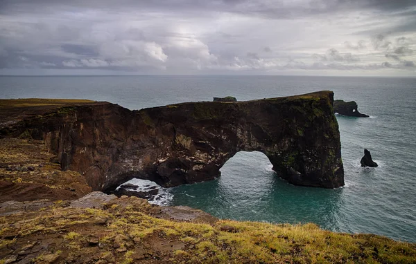 İzlanda'daki Dyrholaey kayalar — Stok fotoğraf