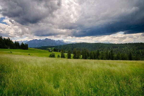 Clouds and mountains in High Tatras — Stock Photo, Image