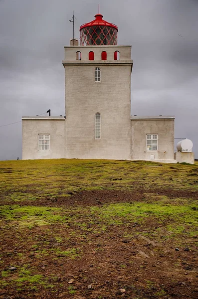 Dyrholaey 在冰岛的灯塔 — 图库照片