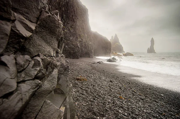 Playa negra de Reynisfjara — Foto de Stock