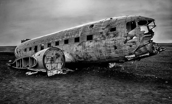Abandoned airplane wreck in Iceland — Stock Photo, Image