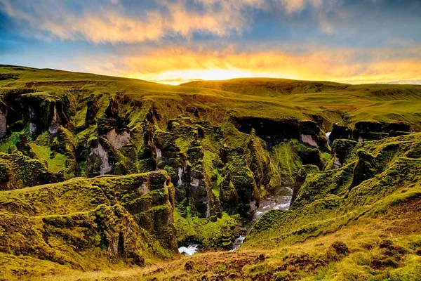 Fjadrargljufur Canyon på Island — Stockfoto