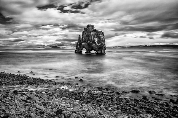 İzlanda 'daki Hvitserkur Kayası — Stok fotoğraf