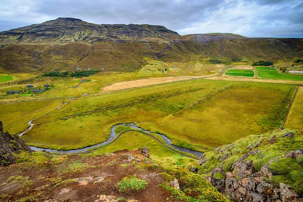 Groene bergen in IJsland — Stockfoto