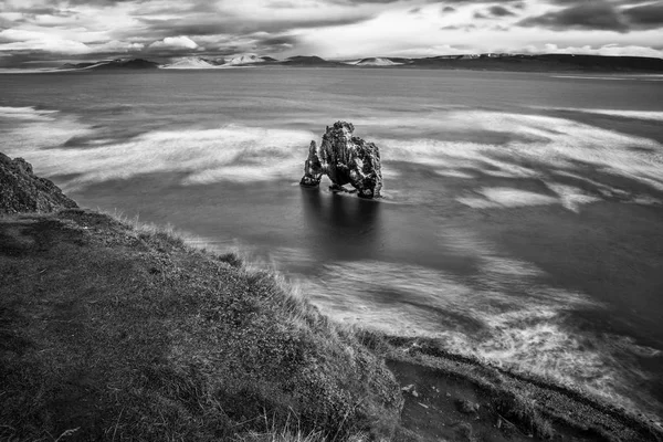 İzlanda 'daki Hvitserkur Kayası — Stok fotoğraf