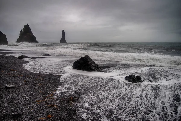 Playa negra de Reynisfjara — Foto de Stock