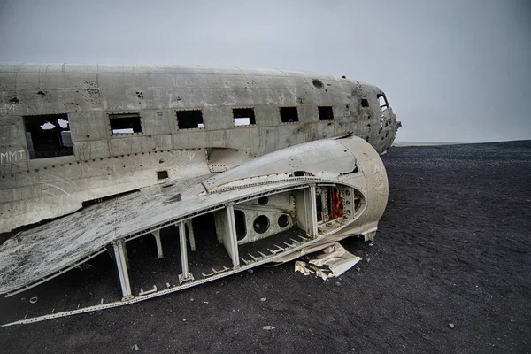 Verlassenes Flugzeugwrack in Island — Stockfoto