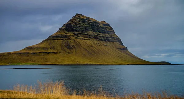 Kirkjufell en Islandia, Europa — Foto de Stock