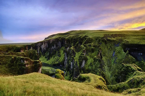 Fjadrargljufur Canyon in IJsland — Stockfoto