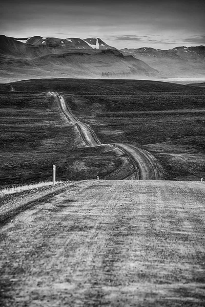 Estrada interminável na Islândia — Fotografia de Stock