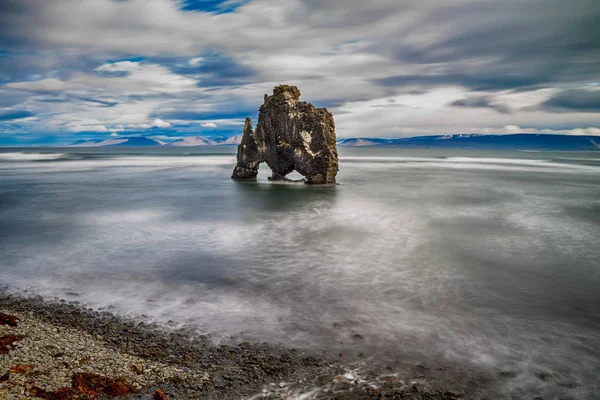 Hvitserkur rock w Islandii — Zdjęcie stockowe