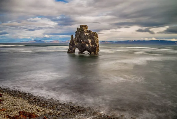 İzlanda 'daki Hvitserkur Kayası — Stok fotoğraf