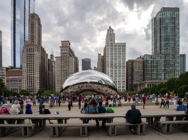 ЧИКАГО - 4 июля 2017 года: Облачные ворота в парке Миллениум в Чикаго . — стоковое фото