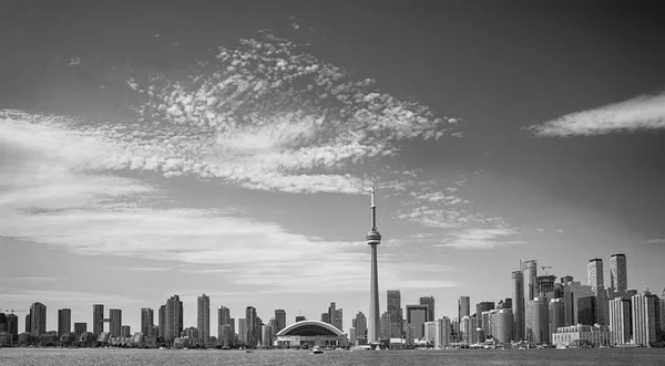 Skyline of Toront in Canada from the lake Ontario — Stock Photo, Image