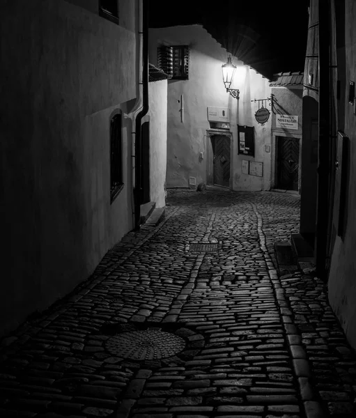 Ruas de Cesky Krumlov à noite — Fotografia de Stock
