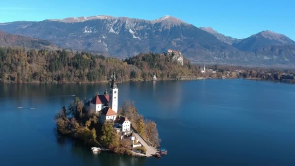 Lake Bled ve Slovenya kilisede — Stok video