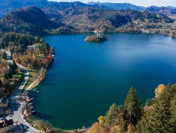 Ilha com uma igreja em Bled, Eslovênia — Fotografia de Stock