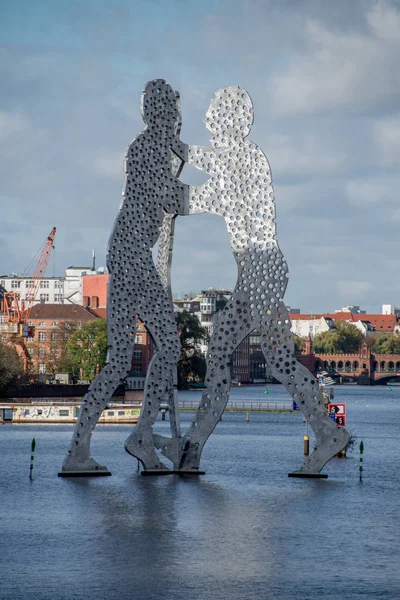 BERLIN - OCTOBER 22, 2017: Molecul Man sculpture  in Berlin, Ger — Stock Photo, Image