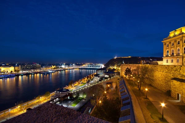 Utsikt över Budapest i Ungern på natten — Stockfoto