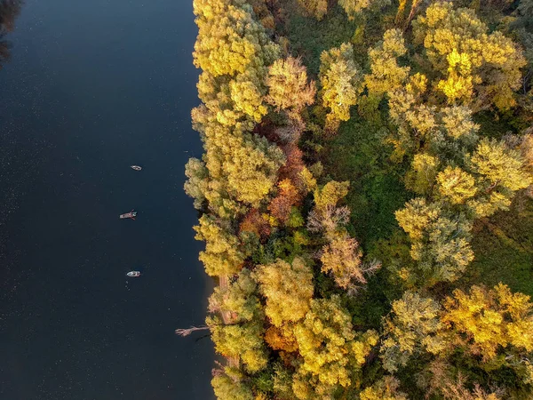 Fiskebåtar på älven — Stockfoto