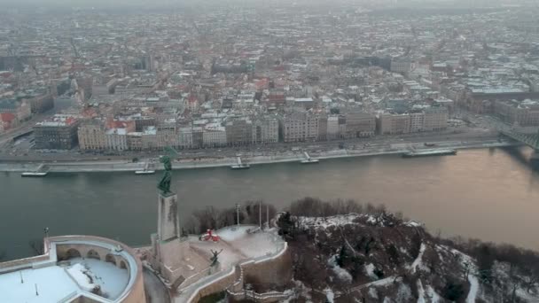 Statue de la liberté au lever du soleil, Budapest, Hongrie — Video