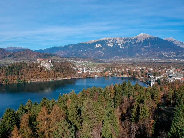 Lac de Bled et l'église en Slovénie — Photo