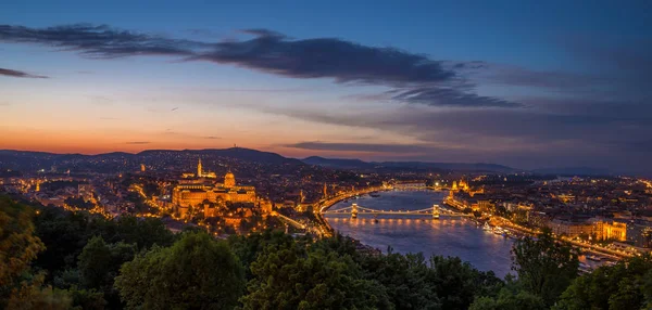 Vista de Budapest en Hungría por la noche —  Fotos de Stock