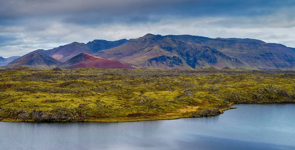 Paisagem islandesa colorida — Fotografia de Stock