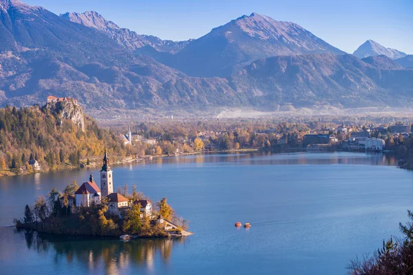 Lago Bled y la iglesia en Eslovenia —  Fotos de Stock