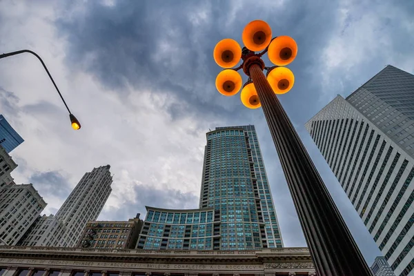 Straatverlichting in het centrum van Chicago — Stockfoto