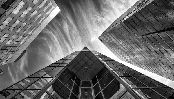 Edificios de oficinas altas —  Fotos de Stock