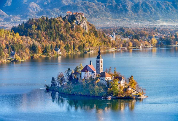 Lago Bled y la iglesia en Eslovenia —  Fotos de Stock