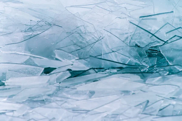 Gebroken ijs op het Balatonmeer in Hongarije, Europa — Stockfoto