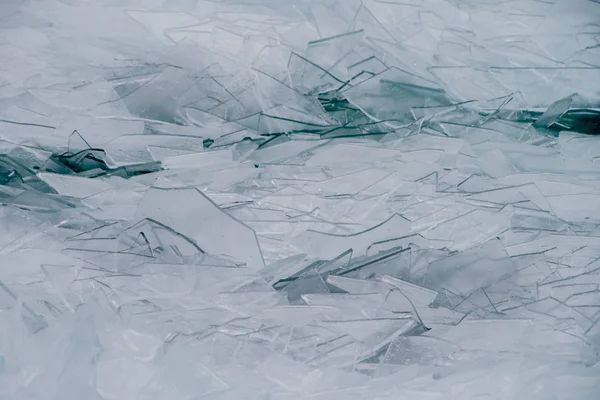 Gebroken ijs op het Balatonmeer in Hongarije, Europa — Stockfoto