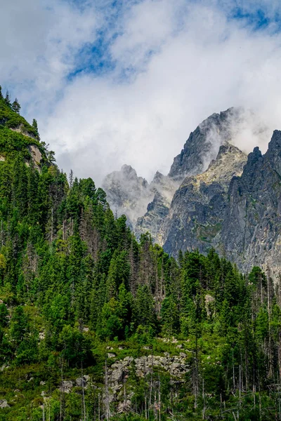 Majestuoso paisaje de montaña en las altas montañas de Tatras Eslovaquia — Foto de Stock