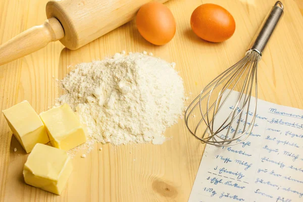 Ingredients and utensils for baking — Stock Photo, Image