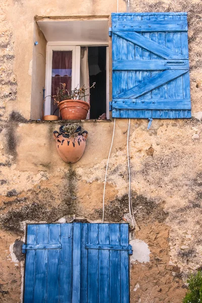 Hus Landet Med Blå Fönsterluckor Villars Vaucluse Provence Frankrike — Stockfoto