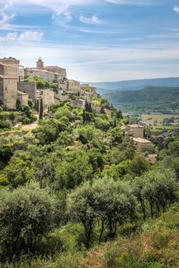 Luberon, Provence, Fransa 'daki Gordes dağ köyünün manzarası